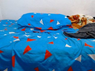 에로틱 한 영상 채팅 Madelyne