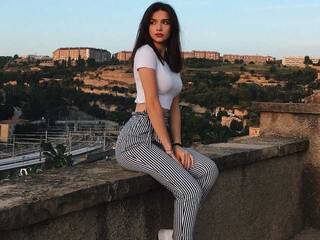 에로틱 한 영상 채팅 MadeleynKill