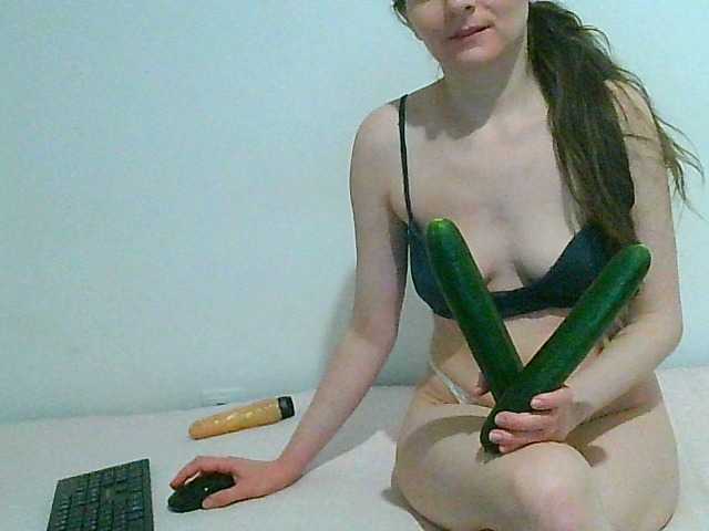 사진 MagalitaAx go pvt ! i not like free chat!!! all for u in show!! cucumbers will play too