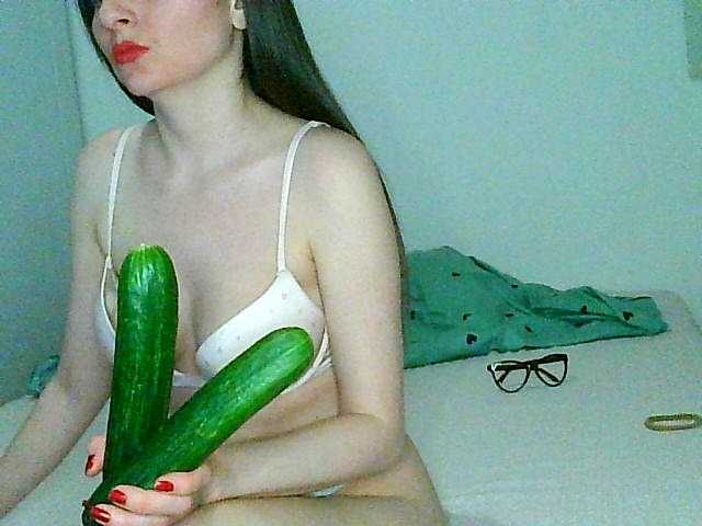 사진 MagalitaAx go pvt ! i not like free chat!!! all for u in show!! cucumbers will play too