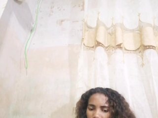 에로틱 한 영상 채팅 Mairenah