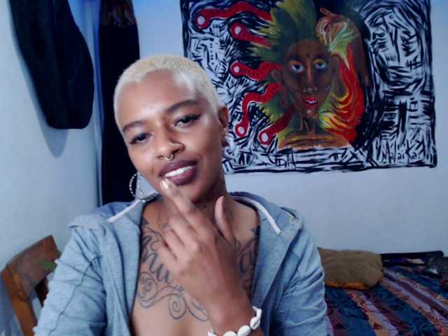 방송 스크린 샷 MalaikaLorhan