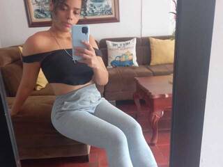 에로틱 한 영상 채팅 mariana-portada