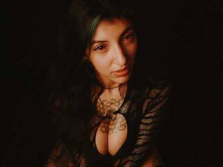 에로틱 한 영상 채팅 Marllena