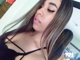 에로틱 한 영상 채팅 Martinamayers