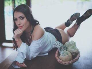 에로틱 한 영상 채팅 Marttina