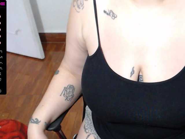 사진 Mary-wet ♥ hi guys welcome.. we play ♥flash pussy 70 tks♥ flash open ass 90tks ♥ ask me for more ♥ #bigtits #milf #latina #colombia #squirt