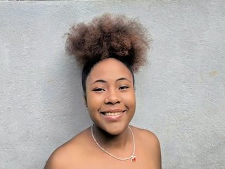 에로틱 한 영상 채팅 Mathildahh