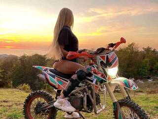 에로틱 한 영상 채팅 MayaBonnu