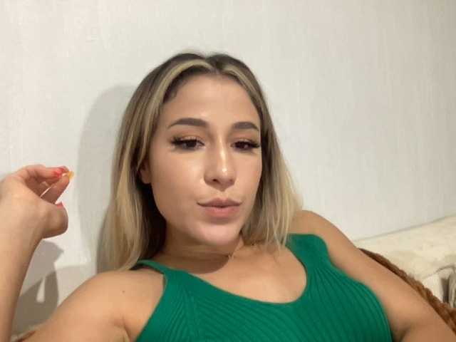 사진 Melyna_ Chaque 500 tokens envoyer en LIVE un album personnalisé pour toi ❤️‍