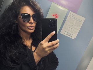 에로틱 한 영상 채팅 Elvira_Mur