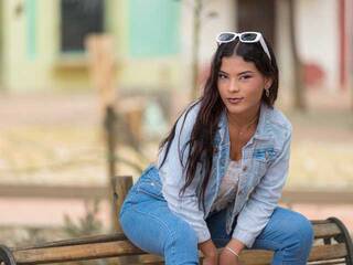 에로틱 한 영상 채팅 Miaynocolucci