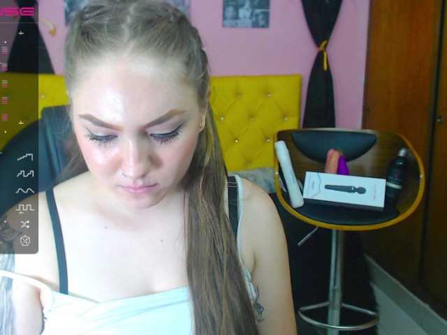 방송 스크린 샷 MicaelaSmith