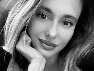 에로틱 한 영상 채팅 Mikkajul