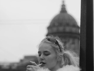 에로틱 한 영상 채팅 MilaElin