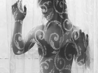 에로틱 한 영상 채팅 Mina-Harker