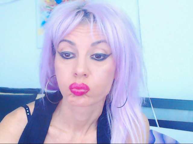 사진 HoneyLara #show you appreciation by tipping#dirty talk#facesitting#worship me#sph#strapon#atm#blow job#heels#feet#