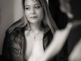 에로틱 한 영상 채팅 NatalieRoss