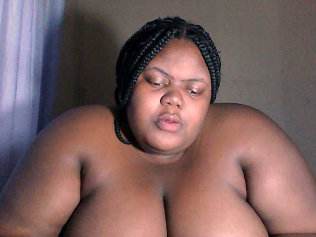 사진 NatashaBlack Hello. im a bbw #ebony #lovense #bigtittys, #bigass #hairy ass flash 20, boobs 15, naked 50, pussy 30. live show 100tkns for 5 mins, the rest in private