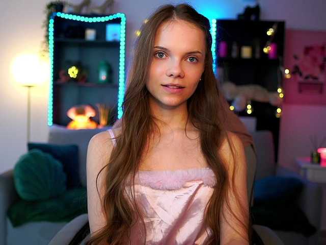 사진 NatashaMalko Welcome to my room guys. Feel free to pm me, if you wana talk, im up for it. And if you want some naughty little fun, im happy to make your day even better :) #teen #schoolgirl #smalltits #18 #lovense