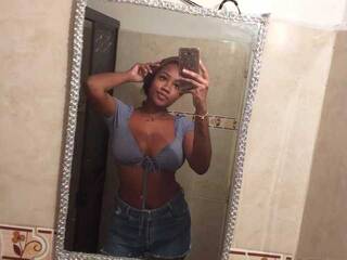 에로틱 한 영상 채팅 Naybrownie