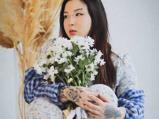 에로틱 한 영상 채팅 Nefertitti1