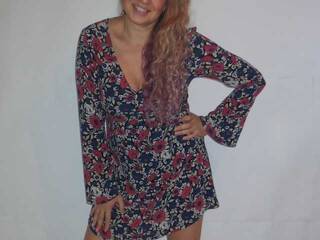 에로틱 한 영상 채팅 NelleTEASE