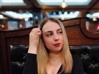 에로틱 한 영상 채팅 NelleVanile