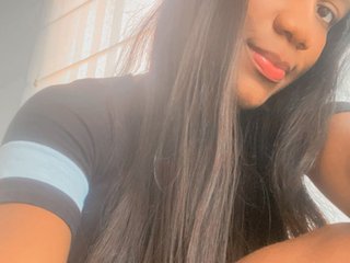 에로틱 한 영상 채팅 NicoleHillss
