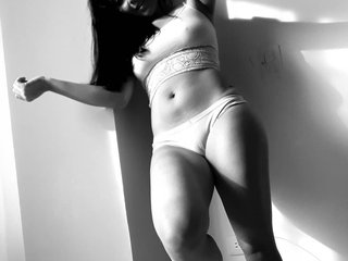 에로틱 한 영상 채팅 NicoleRomero