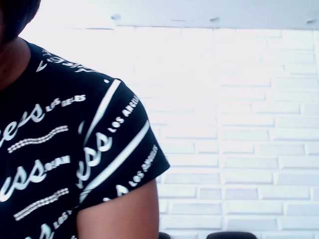 방송 스크린 샷 NicoleThomas