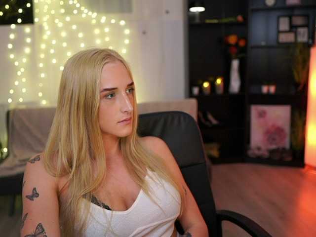 사진 NicoletteShea01 Still new here, come and taste my juicy titties :)