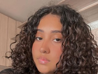 에로틱 한 영상 채팅 Nicollebeaty