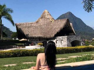 에로틱 한 영상 채팅 NicolVelvet