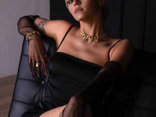 에로틱 한 영상 채팅 NikaChase