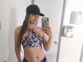 에로틱 한 영상 채팅 NikkiHanson