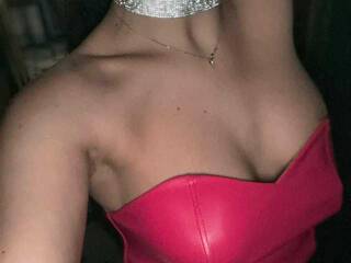 에로틱 한 영상 채팅 Nikolettaxl