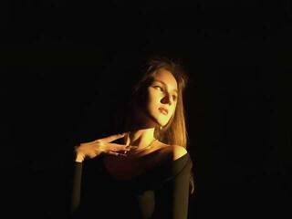 에로틱 한 영상 채팅 Niktoria-Shy