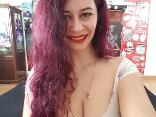 에로틱 한 영상 채팅 NinaMoon666