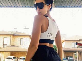 에로틱 한 영상 채팅 Nini-n-Mayte