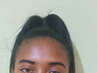 에로틱 한 영상 채팅 Nisaina