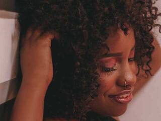 에로틱 한 영상 채팅 Nixie-Evanss