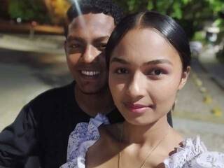 에로틱 한 영상 채팅 Oliver-Mina