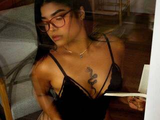 에로틱 한 영상 채팅 Pamela-Moreno