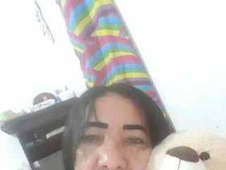 에로틱 한 영상 채팅 Perla-erotica