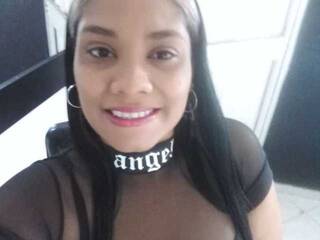 에로틱 한 영상 채팅 PerlaMills