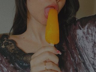 에로틱 한 영상 채팅 PupsikBomb