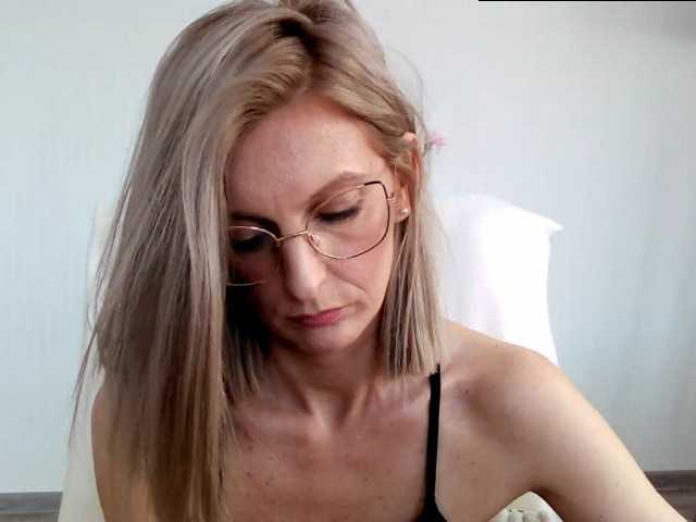 사진 RachellaFox Sexy blondie - glasses - dildo shows - great natural body,) For 500 i show you my naked body [none]