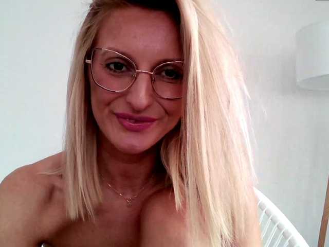사진 RachellaFox Sexy blondie - glasses - dildo shows - great natural body,) For 500 i show you my naked body @remain