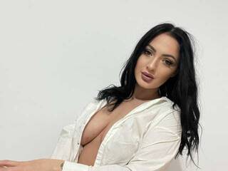 에로틱 한 영상 채팅 RaisaSalvis